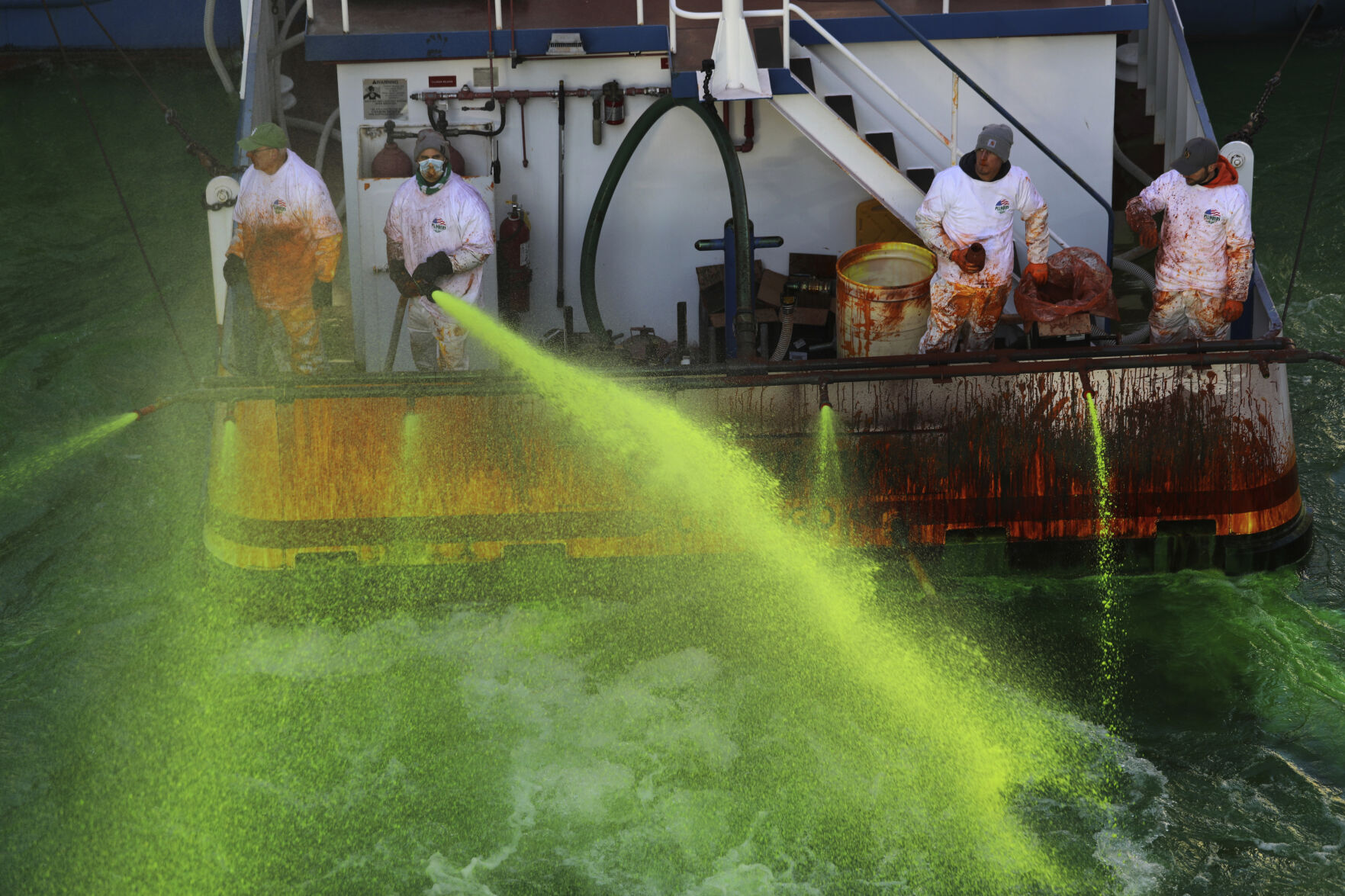 APTOPIX Virus Outbreak Chicago River